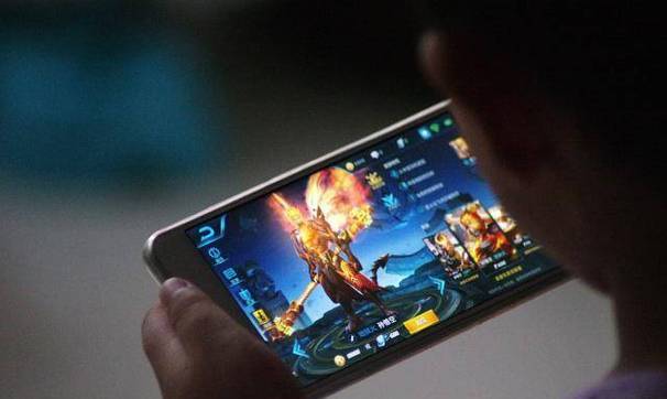 王者荣耀外挂泛滥：透视外挂破坏游戏公平性，玩家体验受损